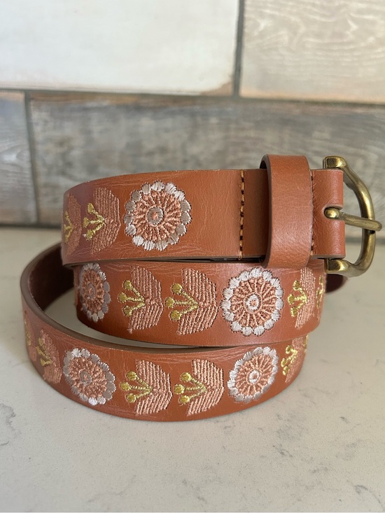 Lucky Brand Accessories - NWT 🍀 Lucky Brand Medium Embroidered Leather Belt with Antique Brass Buckle